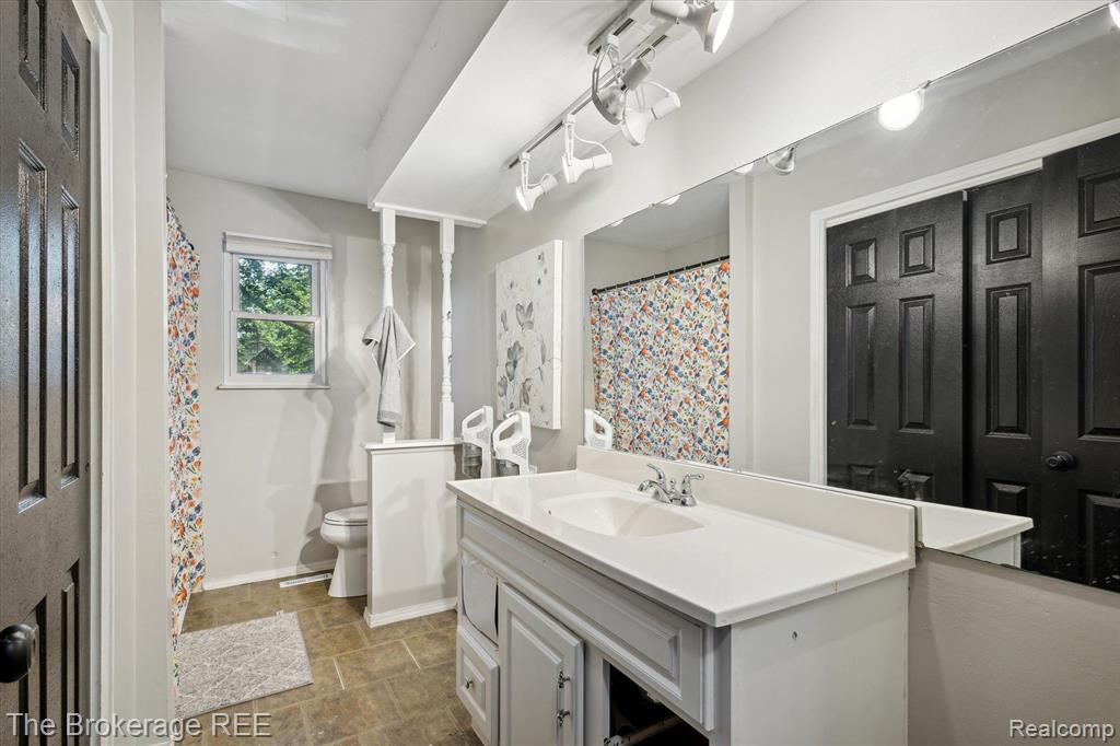 7092 FAIRGROVE Drive, Swartz Creek, MI 48473 — Photo 14