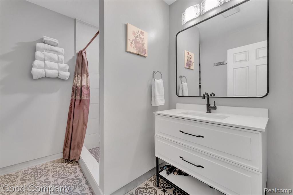 443 E MILWAUKEE Street, Detroit, MI 48202 — Photo 32