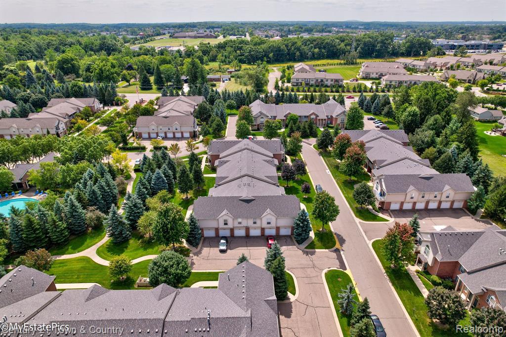 28104 CHESAPEAKE Circle, 334, Walled Lake, MI 48390 — Photo 26