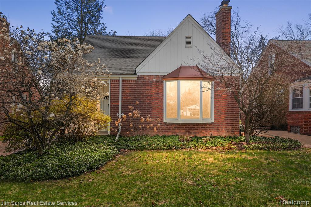 1837 Oxford Road, Grosse Pointe Woods, MI 48236 — front exterior