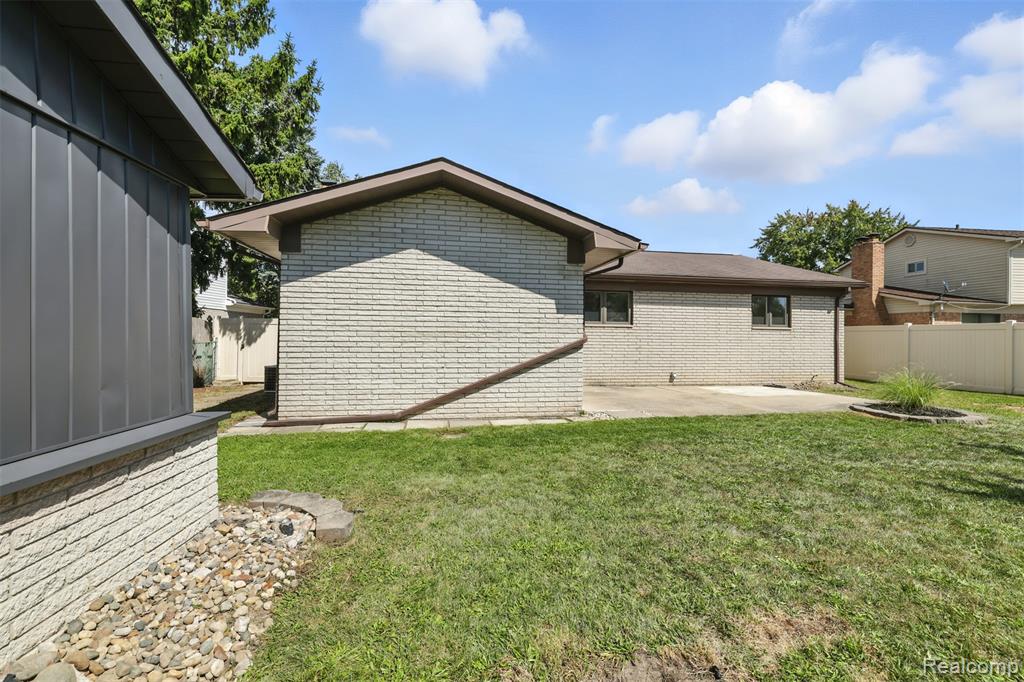 27216 Roney Avenue, Brownstown, MI 48183 — Photo 36