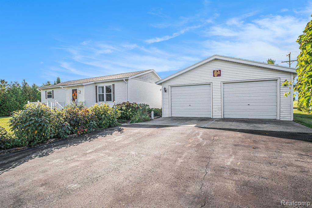 5627 Fairgrove Road, Fairgrove, MI 48733 — Photo 24