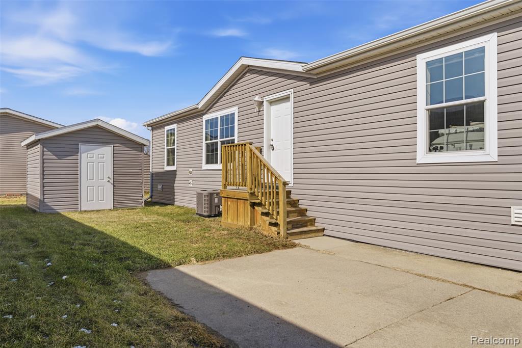 1935 Juneau Court, Hartland, MI 48353 — Photo 24