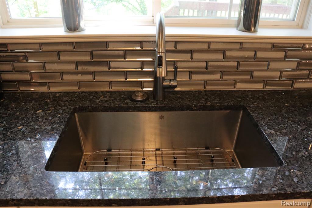 41567 GLADE Road, Canton, MI 48187 — Photo 10