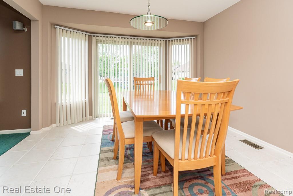 52033 Pebble Creek Drive, New Baltimore, MI 48047 — Photo 12