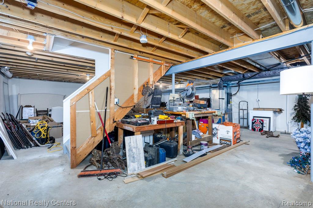 4024 RAVENSFIELD Drive, Canton, MI 48188 — Photo 17