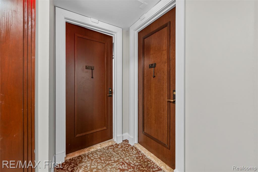 1001 W Jefferson Avenue - Photo 2