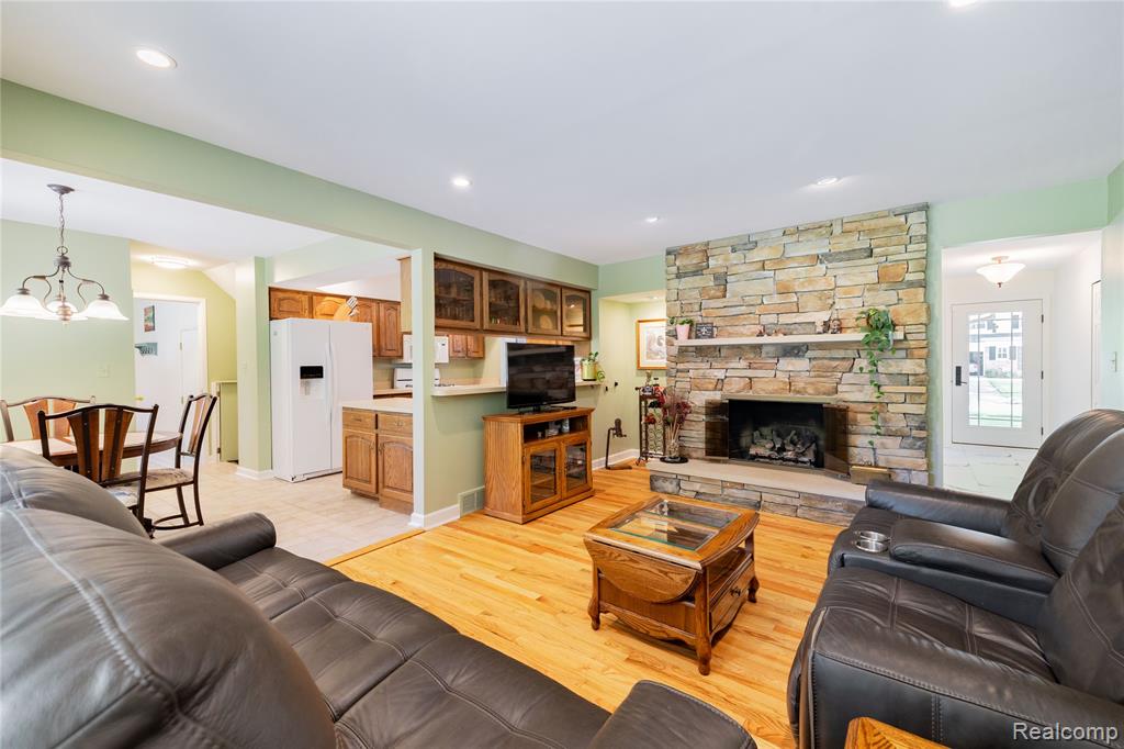 8366 Glengarry Road, Grosse Ile, MI 48138 — Photo 16