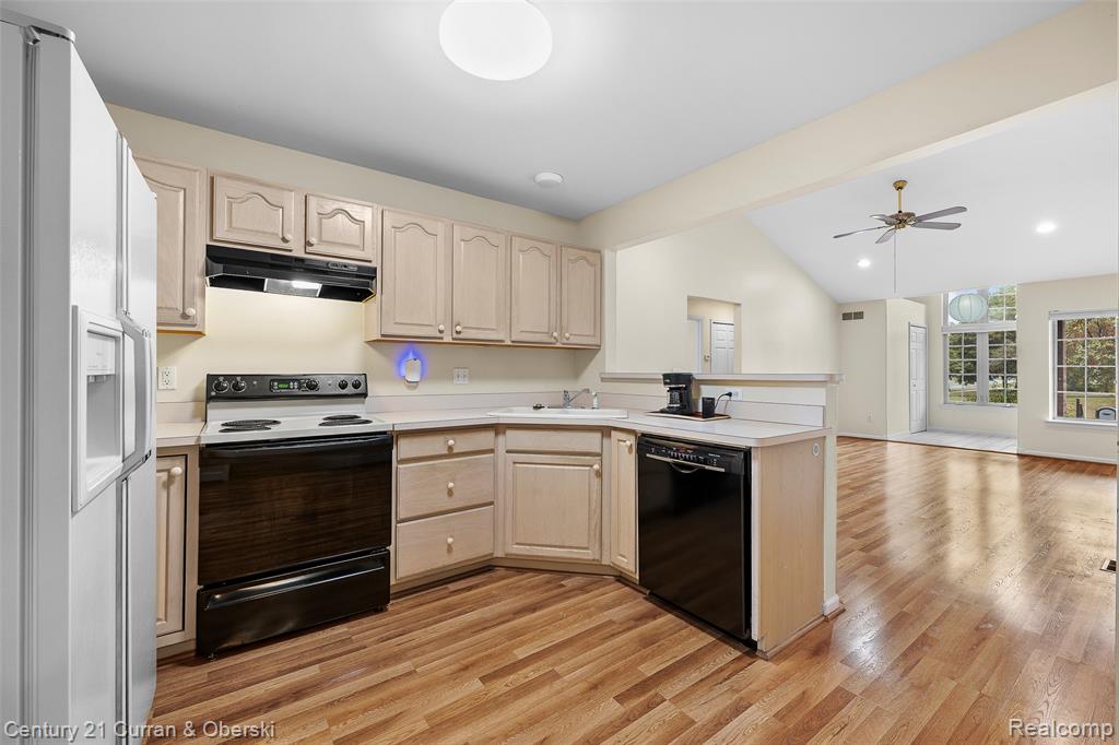 9 Canfield Circle, Dearborn Heights, MI 48127 — Photo 6