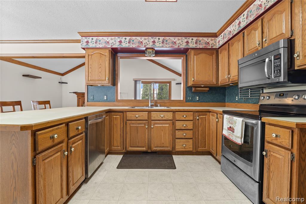 6083 Chatham Court, Grand Blanc, MI 48439 — Photo 10