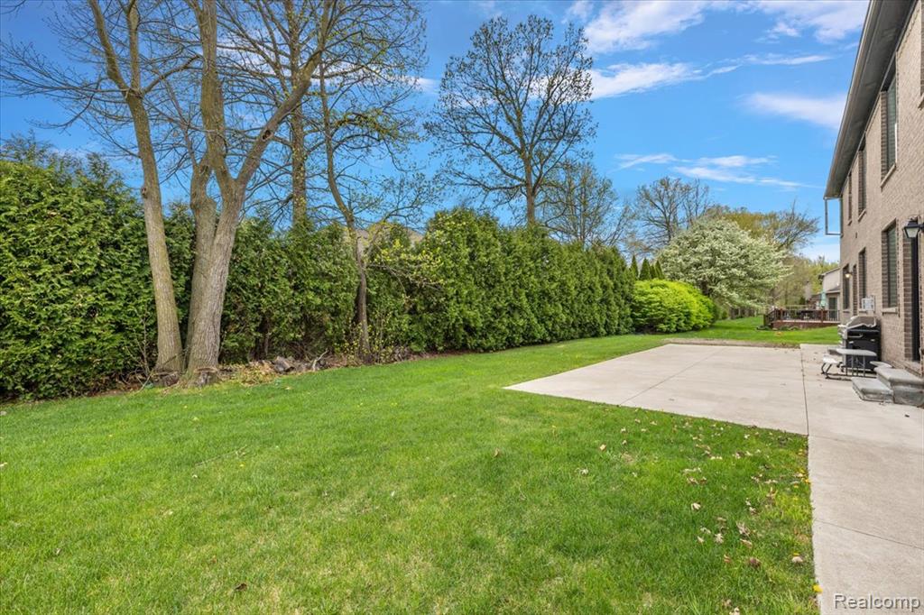 46930 Riverpark E, Macomb, MI 48044 — Photo 66