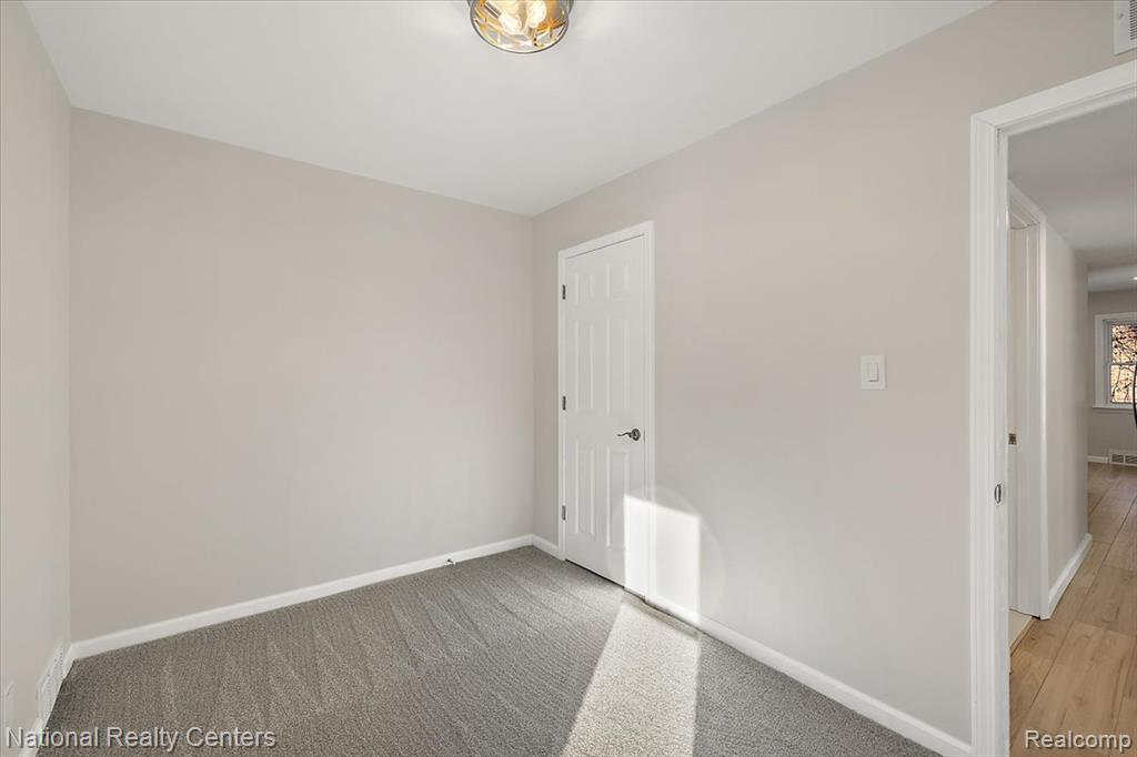 1938 Beverly Street, Keego Harbor, MI 48320 — Photo 25