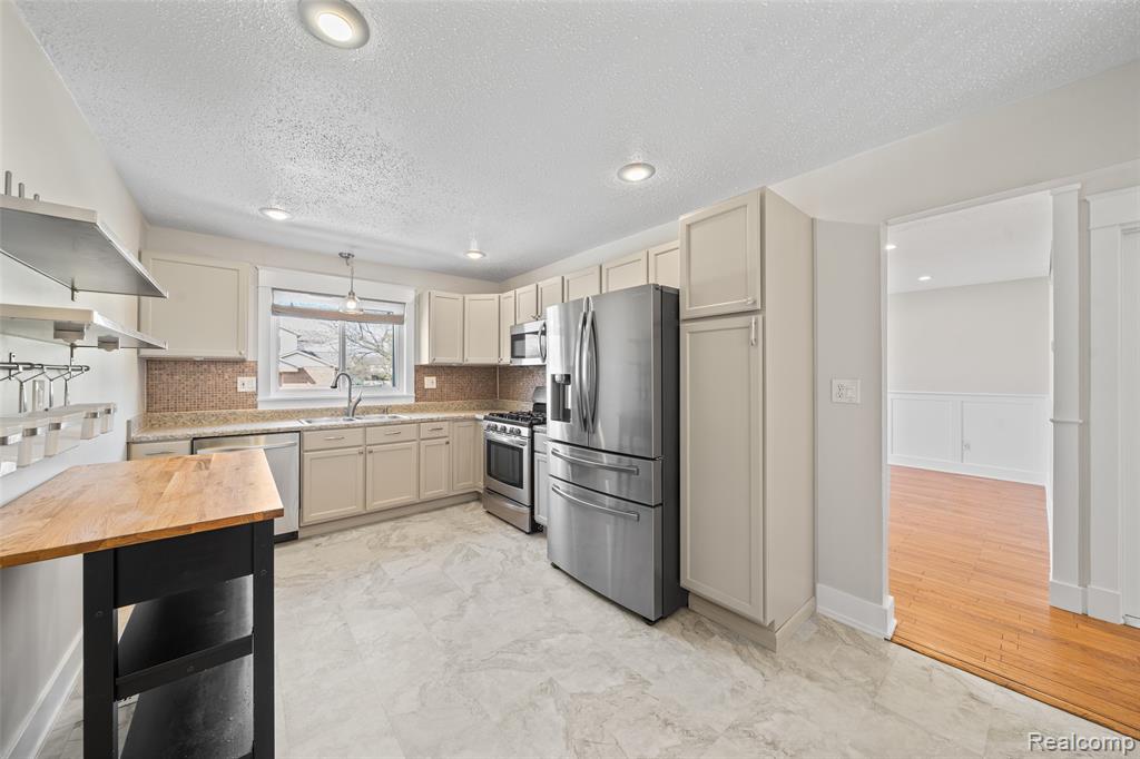 43685 Yorktown Street, Canton, MI 48188 — Photo 9