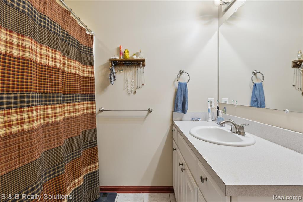 2264 Dodds Road, North Branch, MI 48461 — Photo 20