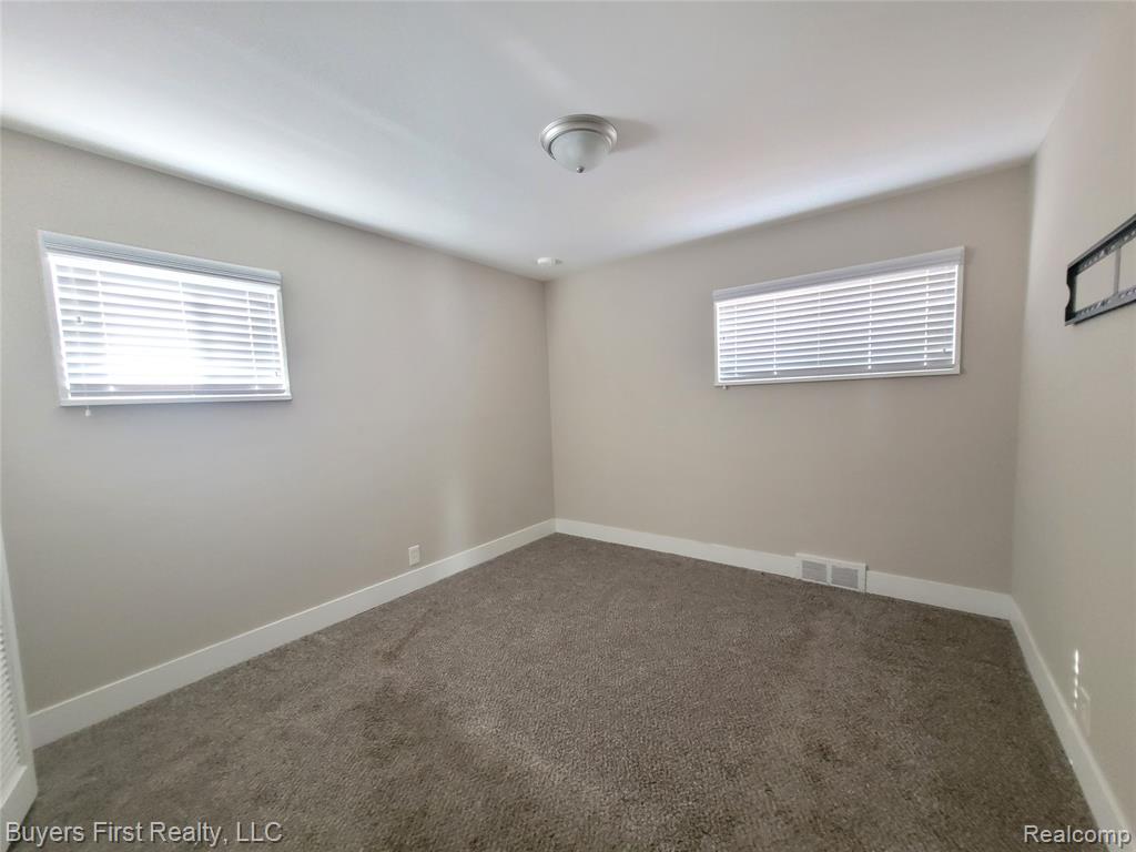 21741 Church Street, Oak Park, MI 48237 — Photo 9