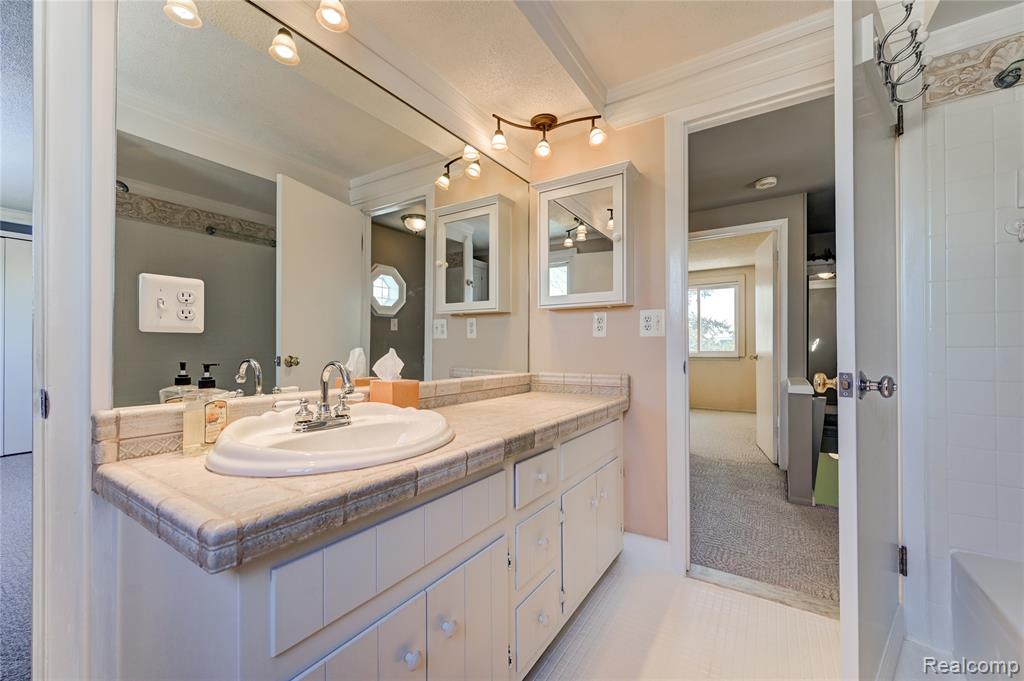 43047 Avon Court, Sterling Heights, MI 48313 — Photo 25