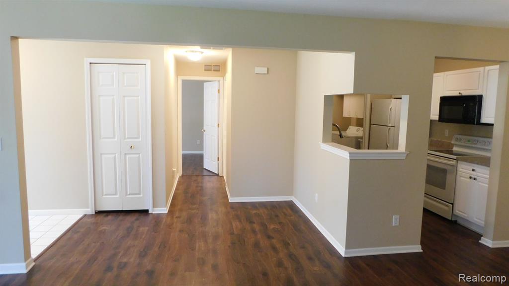 5204 PINE AIRES Drive, Sterling Heights, MI 48314 — Photo 7
