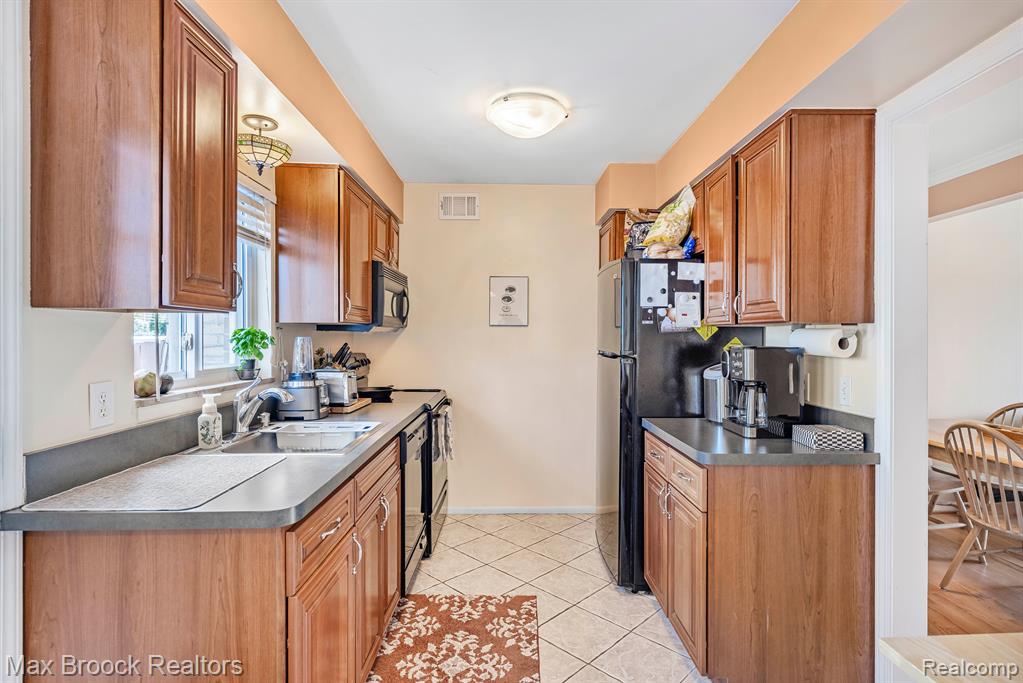4822 MANSFIELD Avenue, Royal Oak, MI 48073 — Photo 10