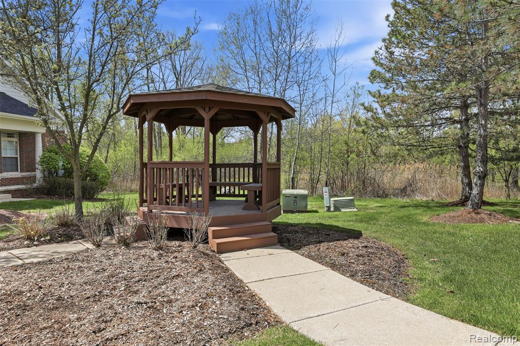 4368 Gateway Circle, West Bloomfield, MI — Photo 46