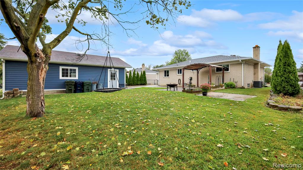40444 Harmon Drive, Sterling Heights, MI 48310 — Photo 21
