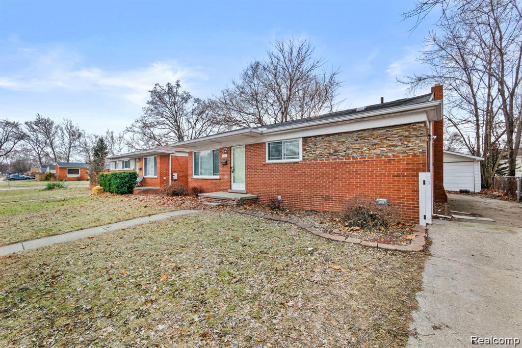 28419 Park Court, Madison Heights, MI 48071 — Photo 31