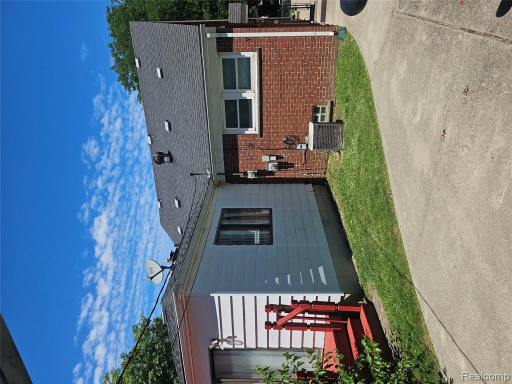 20296 Damman Street, Harper Woods, MI 48225 — Photo 22