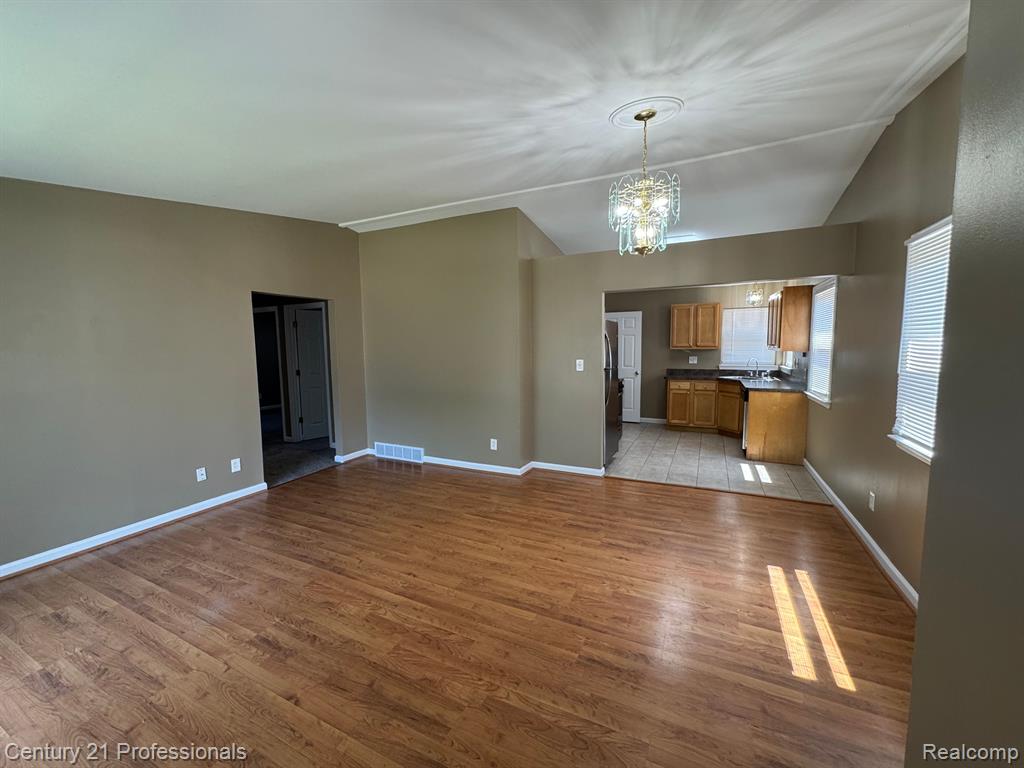 6908 BURNLY Street, Garden City, MI — Photo 10