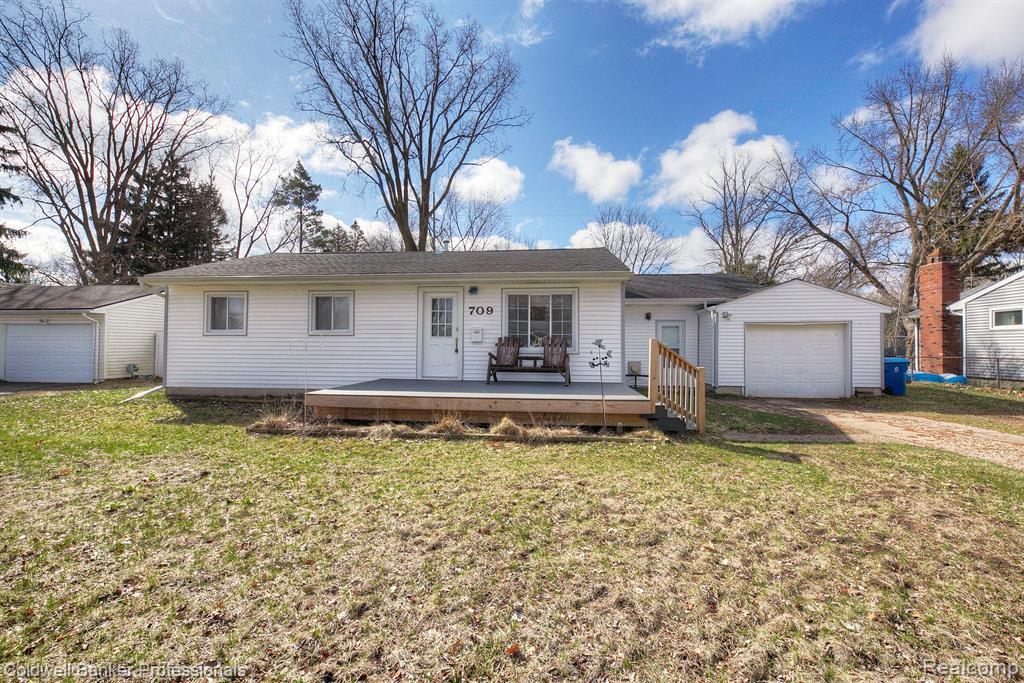 709 RICHARD Street, Holly, MI 48442 — front exterior