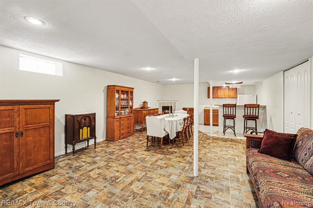 9358 Parkview Circle, Grand Blanc, MI 48439 — Photo 18