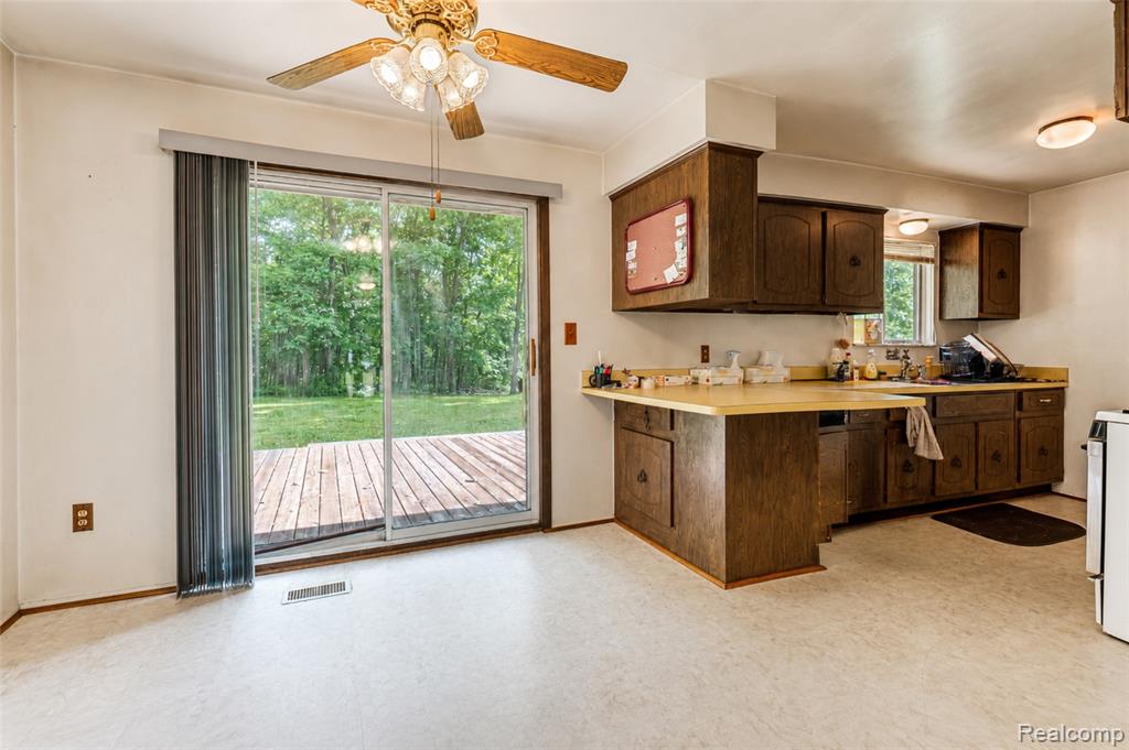 555 Tomahawk Trail, Highland, MI — Photo 12