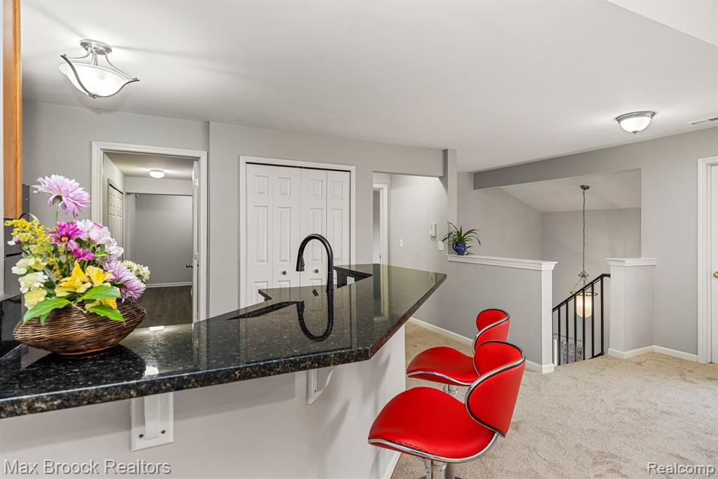 9203 FARMINGDALE Lane, Walled Lake, MI 48390 — Photo 11