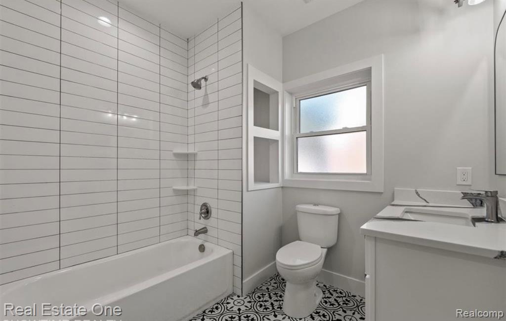 5636 Paris Drive, Sterling Heights, MI 48310 — Photo 12