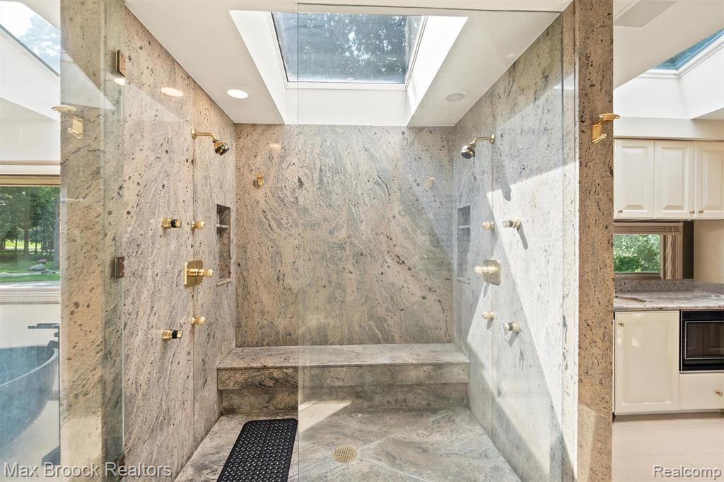 3333 W Shore Drive, Orchard Lake Village, MI 48324 — Photo 48