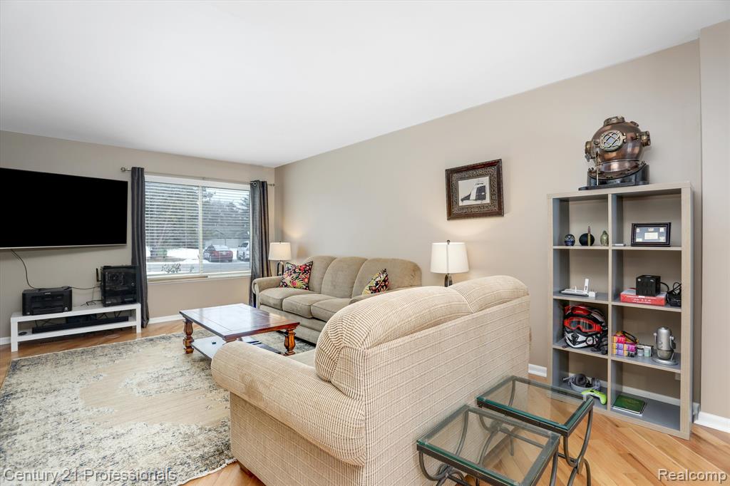 9077 BAVARIAN Court, Clarkston, MI 48348 — Photo 4