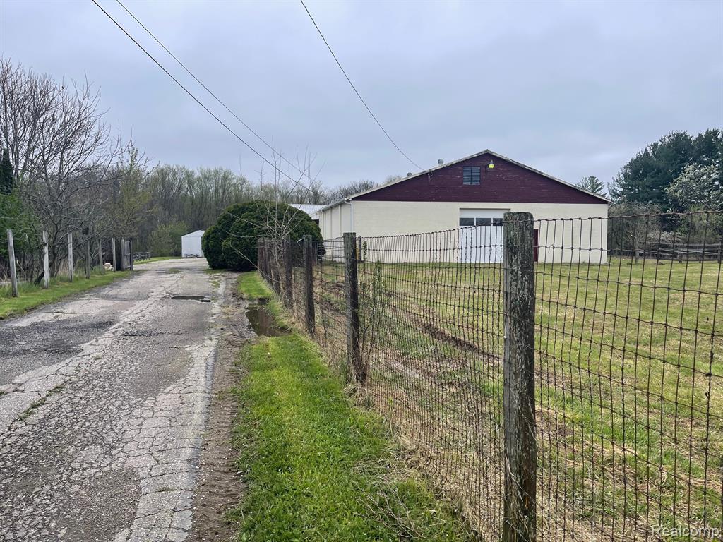 8261 Fenton Road, Grand Blanc, MI 48439