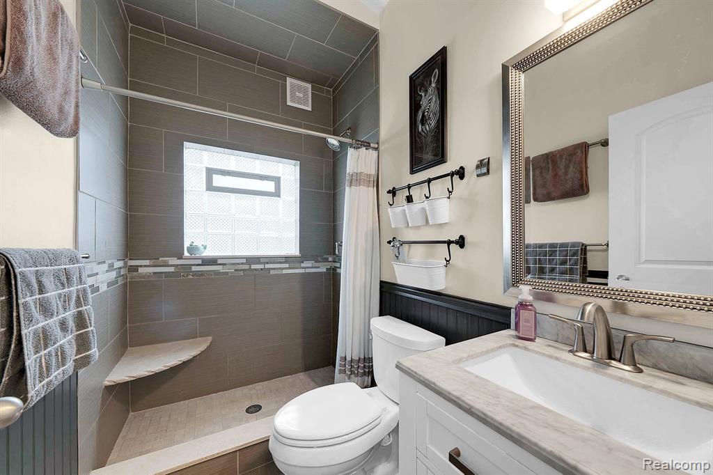 4010 MARK ORR Road, Royal Oak, MI 48073 — Photo 12