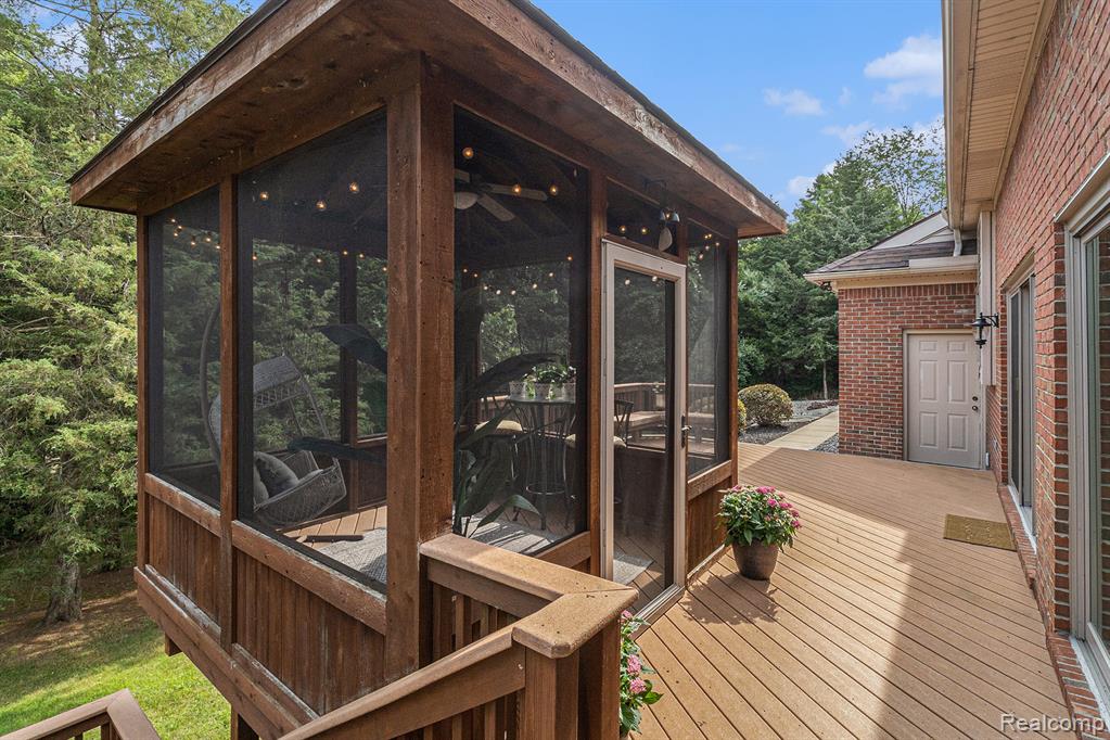 6439 Cohoctah Road, Fenton, MI 48430 — Photo 30