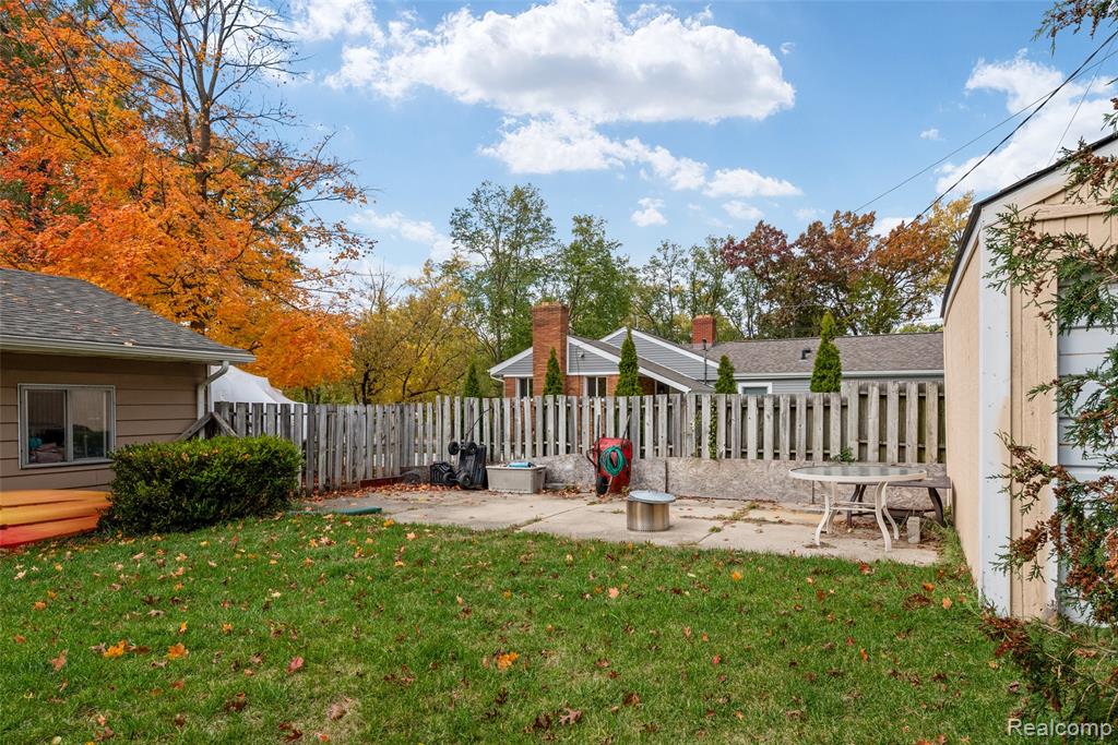 4245 Bunker Avenue, West Bloomfield, MI 48323 — Photo 31