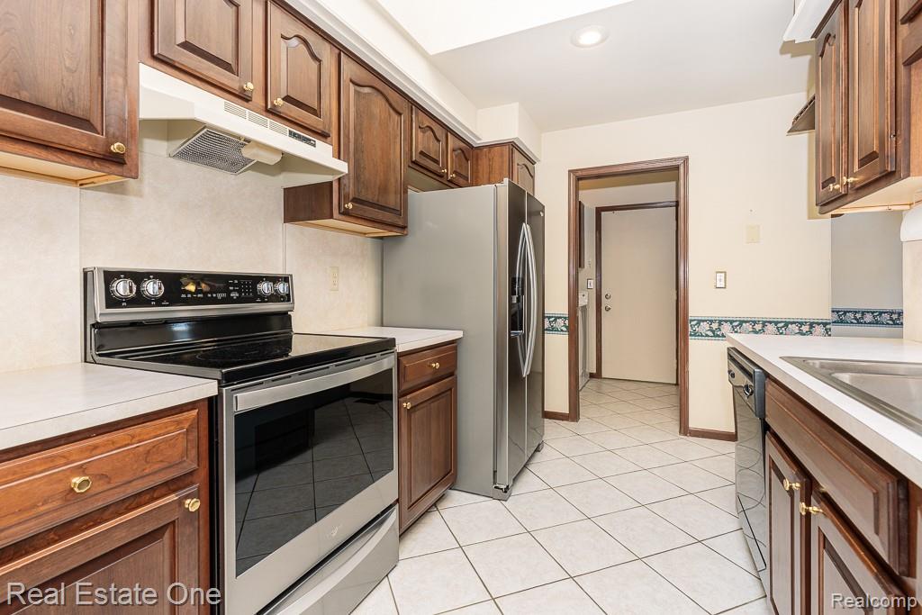 48790 Mill Bank Court, Utica, MI 48315 — Photo 11