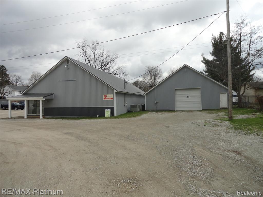 3552 Avon Street, Hartland, MI 48353 — Photo 18