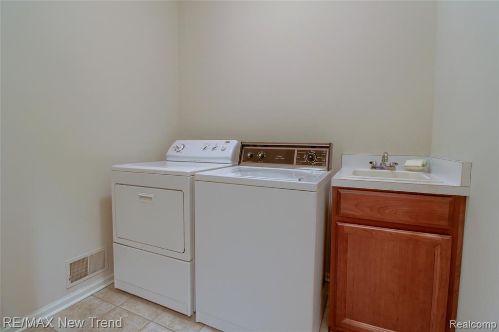 41672 Clemens Circle, Novi, MI 48377 — Photo 25