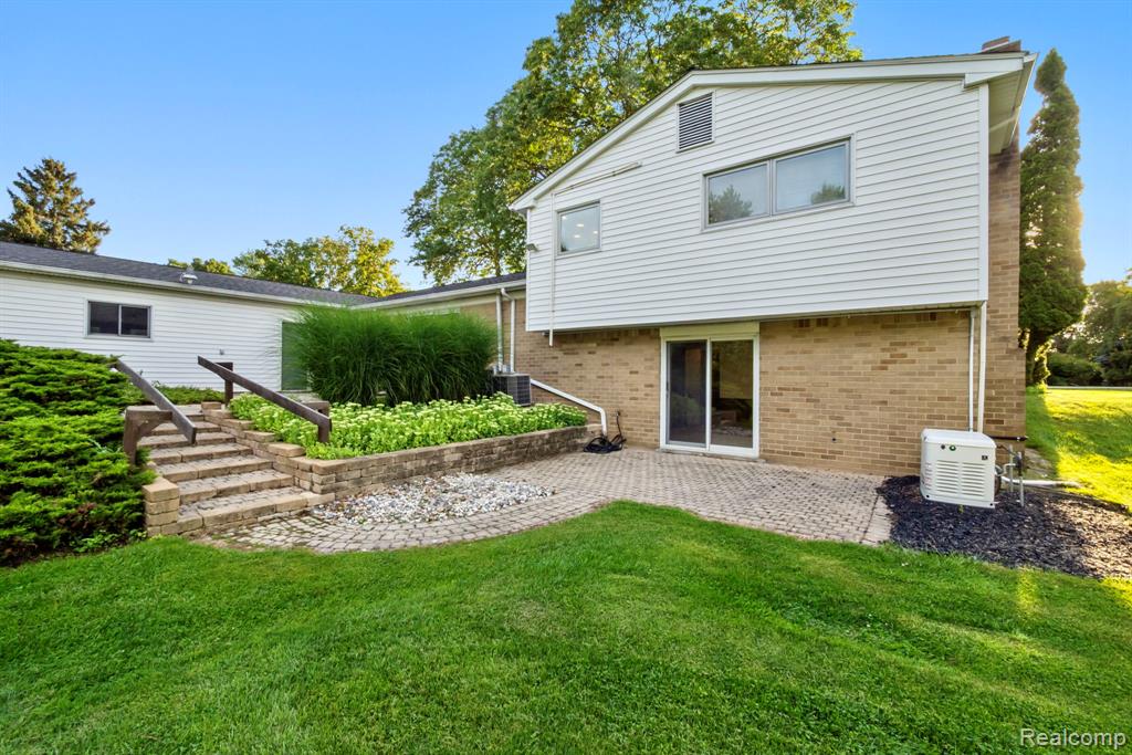 821 Castlebar Drive, Rochester Hills, MI 48309 — Photo 20