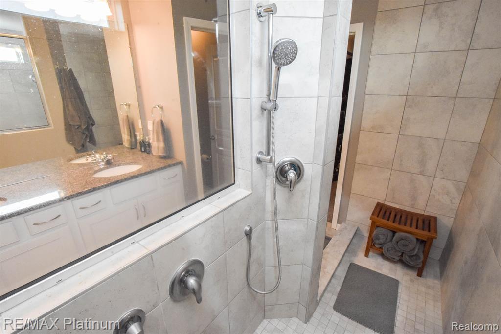 29914 BRAEBURN, New Hudson, MI 48165 — Photo 44