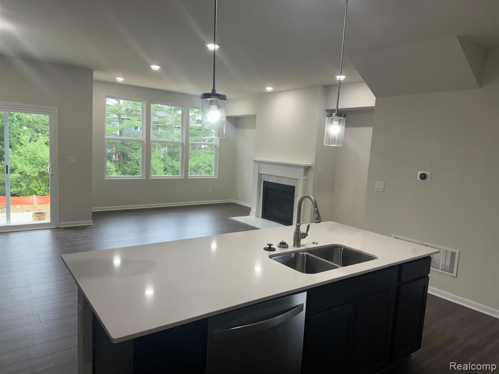 627 ADDISON Circle, Walled Lake, MI 48390 — Photo 5