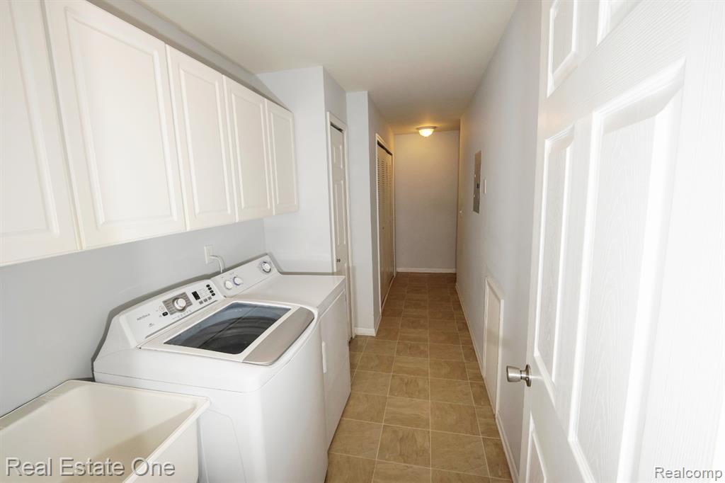 5305 Brookemonte Circle, Rochester, MI 48306 — Photo 11