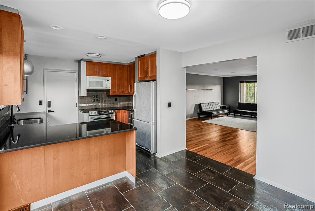 42266 Woodward Avenue, Bloomfield Hills, MI 48304 — Photo 10