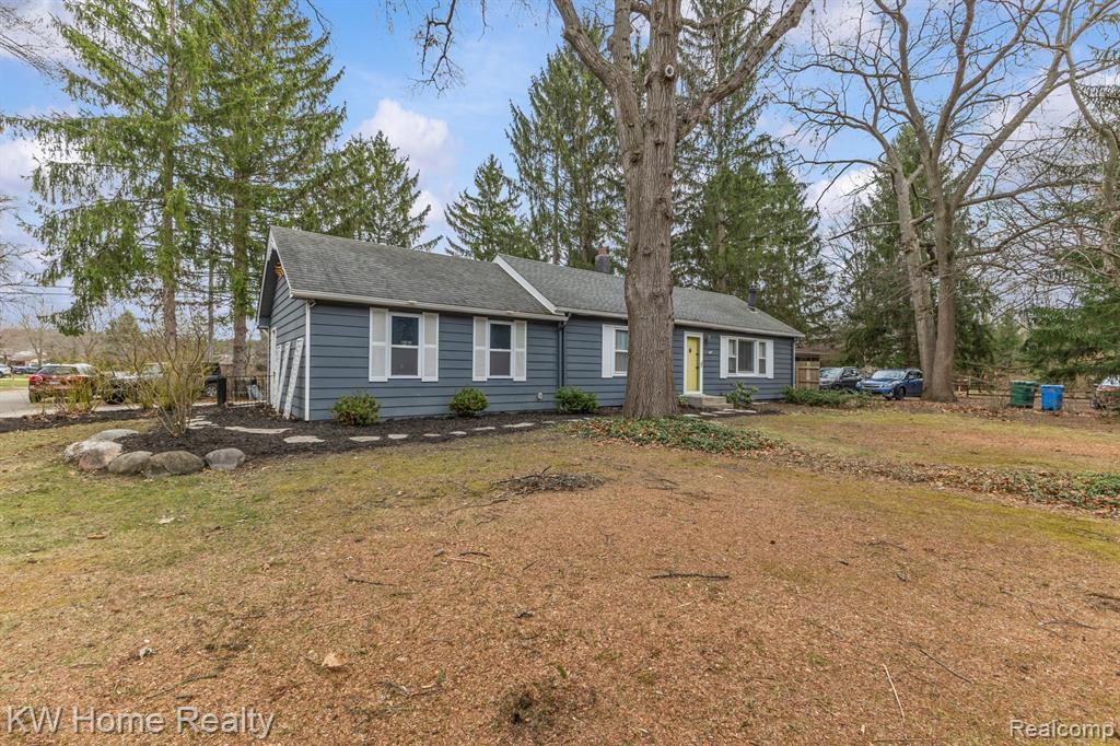4215 Newton Road, Commerce Twp, MI 48390 — Photo 3