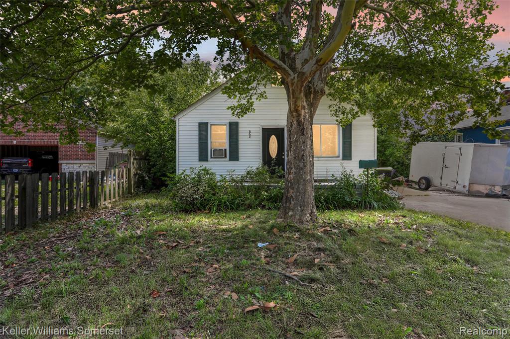 664 Emerson Avenue, Pontiac, MI 48340 — Photo 2