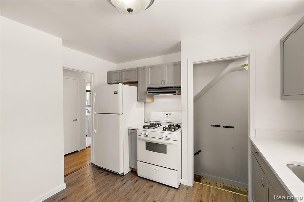 20879 Beaufait Street, Harper Woods, MI 48225 — Photo 12