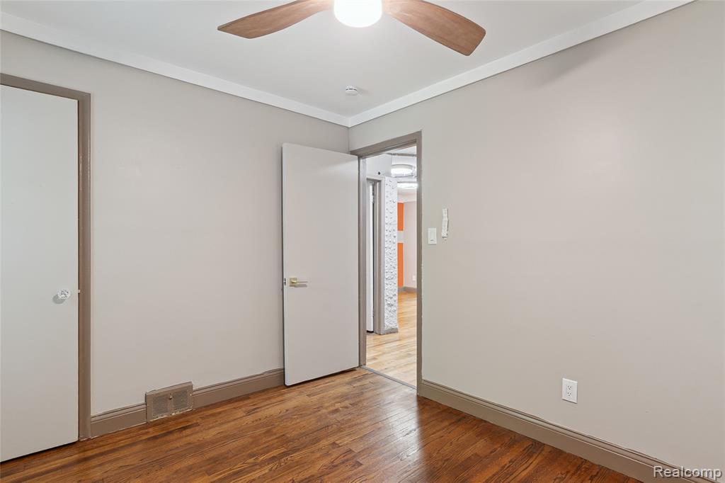 9585 Asbury Park, Detroit, MI 48227 — Photo 25
